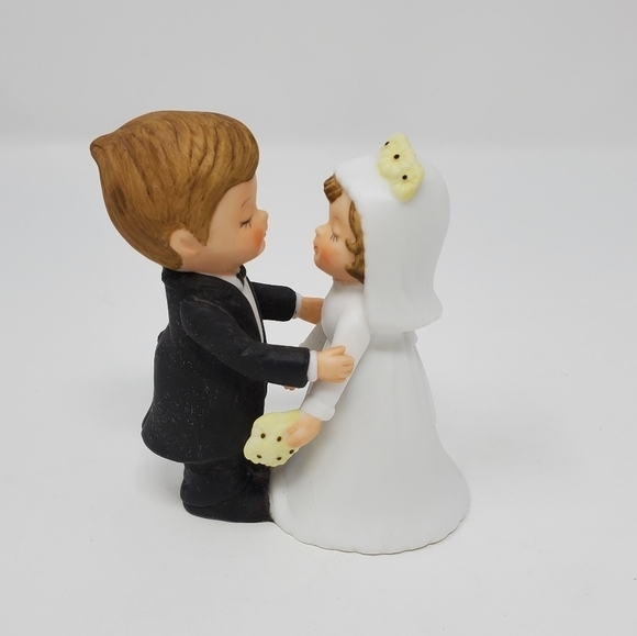 VINTAGE LEFTON CHINA HAND PAINTED BRIDE AND GROOM FIRST KISS - Picture 1 of 11